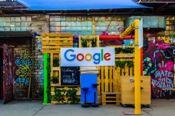 Diagrama del ataque HTTP desync contra el proxy de medios de Discord