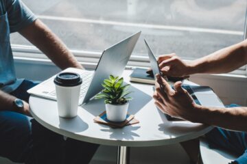 Dashboard de monitoreo detectando explotación de CVE-2026-40372 en ASP.NET Core