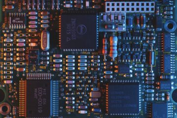Chip fotónico de valletrónica desarrollado en Monash sobre una oblea de silicio