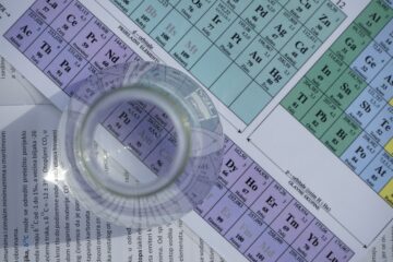 Investigador de Yale realizando un escaneo fMRI para una interfaz cerebro-computadora.