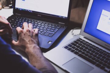 Ilustración de tablas STRICT en SQLite mostrando validación de tipos de datos