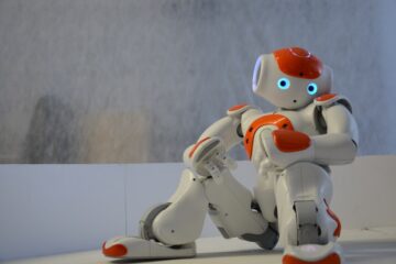 Brazo robótico ejecutando una tarea de manipulación entrenado por Xiaomi Robotics 1