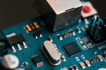 Cámara de seguridad IP con circuito abierto, alusiva al token de GitHub filtrado en su firmware