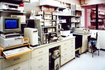 Centro de datos con servidores que representa el backbone de datos científico de la NSF