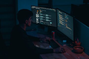 Terminal ejecutando ANALYZE sobre una base SQLite en producción