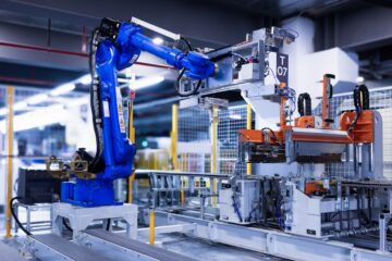 Automatización de almacenes con robots AGV en un centro Daifuku