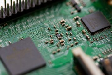 Diagrama del backdoor de hardware Rosenbridge dentro de un procesador VIA C3 x86