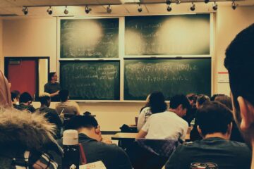 Campus de la Universidad de Chicago, símbolo de la prohibición de IA en las aulas
