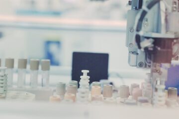 Investigador usando Claude Science, el producto de Anthropic para ciencia