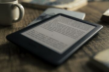 Cobalt corriendo en un Kobo Clara BW con su App Store abierto