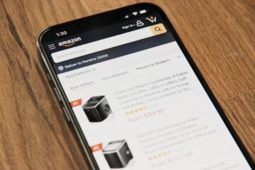 Ilustración de anuncios de búsqueda en Amazon compitiendo con resultados orgánicos