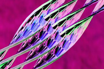 Ilustración de virus diseñados con IA junto a hebras de ADN sintético