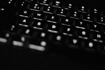 Ilustración de navegación por teclado en una interfaz gráfica sin mouse