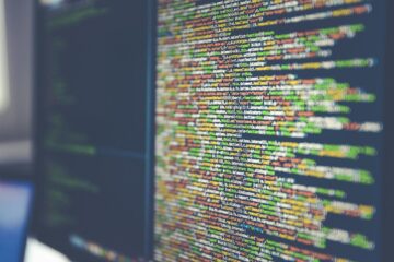 Diagrama del patrón outbox transaccional entre una base de datos y una cola de mensajes