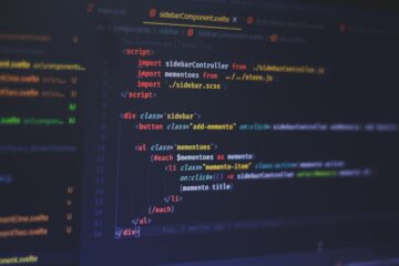 Diagrama de un Service Worker interceptando peticiones de red en una PWA