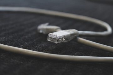 Diagrama de un túnel WireGuard cifrando tráfico entre dos servidores