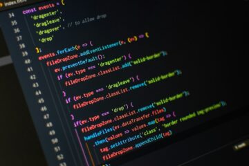 Diagrama de ingeniería inversa con agentes conectando un agente de código a un binario