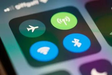 Diagrama de ajustes de operadora como APN, VoLTE y Wi-Fi Calling en un teléfono