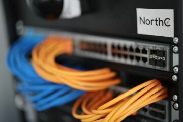Diagram illustrating TCP congestion control in a server network