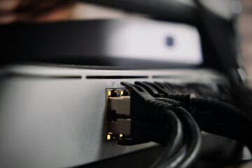 Epoll in Linux explained: server monitoring network connections